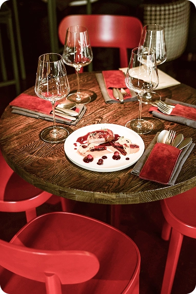 Set table at Restaurant 31, French cuisine served in Pas de la Casa